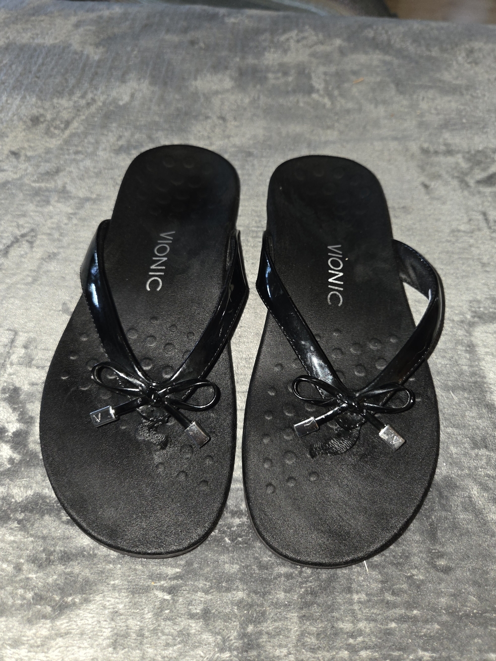 Womens Vionic Black Patent Bow Flip Flop Sandals